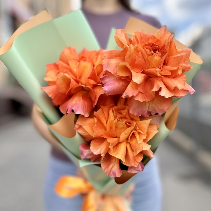 Букет из 3 пышных роз Фри Спирит