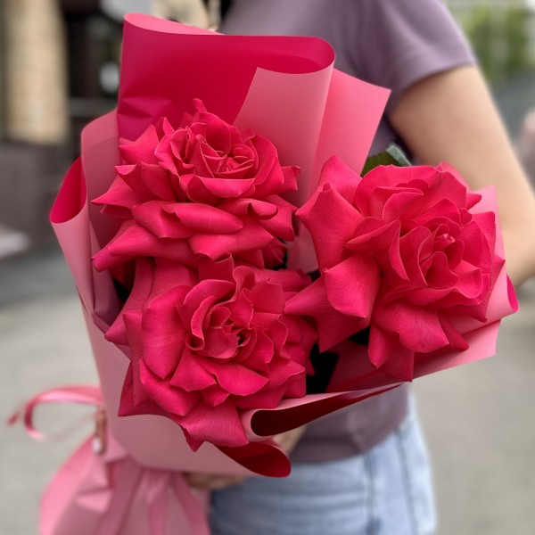 Букет из 3 пышных роз Пинк Флойд