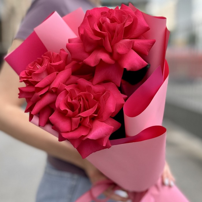 Букет из 3 пышных роз Пинк Флойд