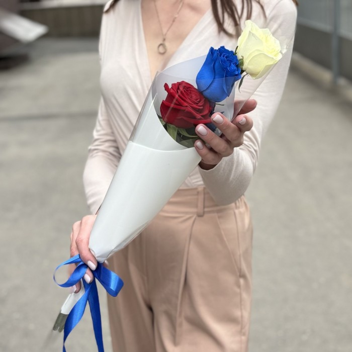 Букет из 3 роз Флаг России