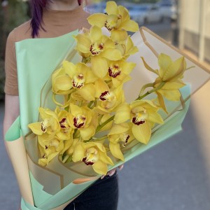 Букет из 3 веток желтых орхидей Цимбидиум Букет из 3 веток желтых орхидей Цимбидиум