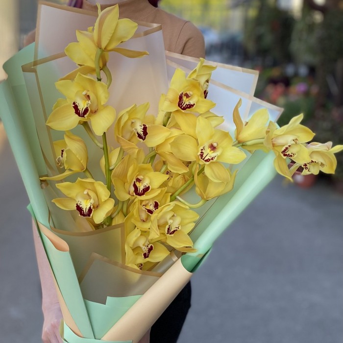 Букет из 3 веток желтых орхидей Цимбидиум