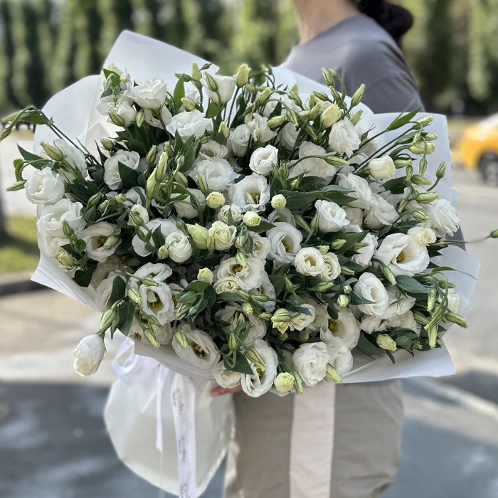 Букет из 51 белой эустомы