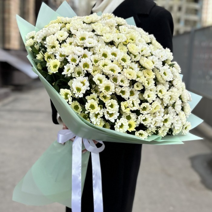 Букет из 51 белой хризантемы Сантини
