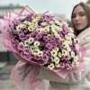Букет из 51 белой и розовой хризантемы Сантини