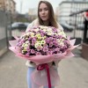 Букет из 51 белой и розовой хризантемы Сантини