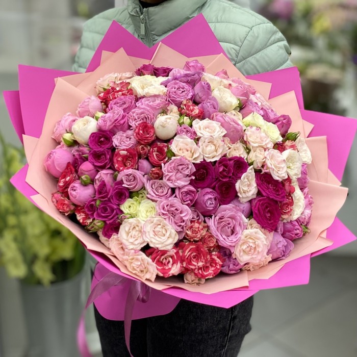 Букет из 51 кустовой розы Яркие мечты MIX