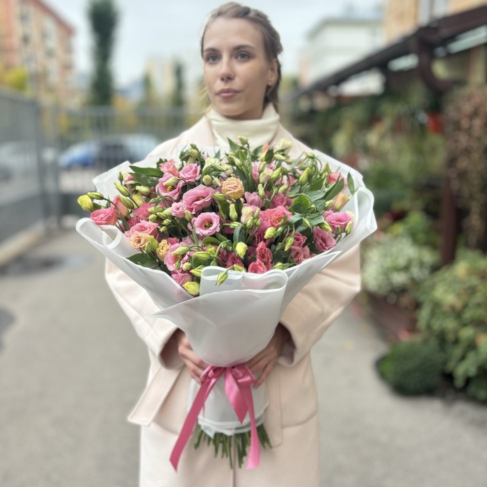 Букет из 51 розовой эустомы