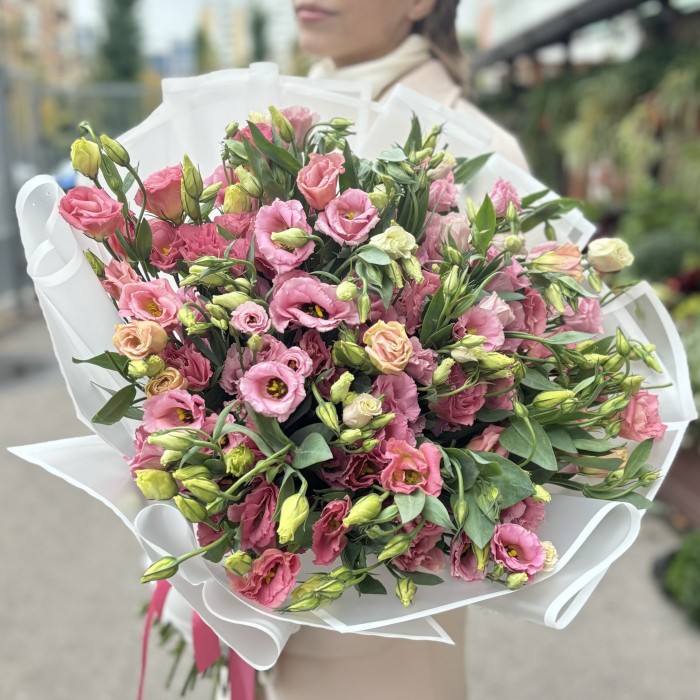 Букет из 51 розовой эустомы