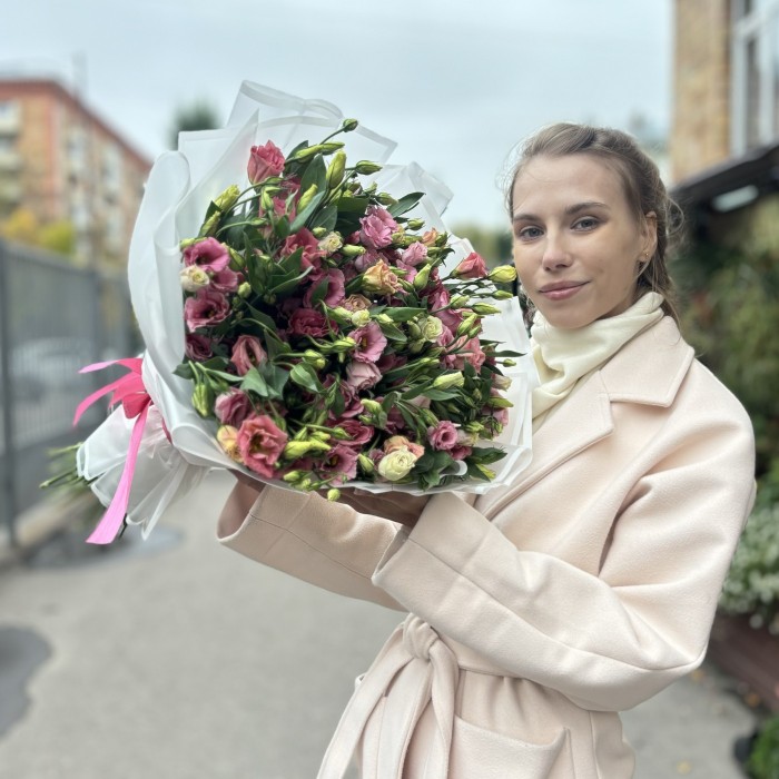 Букет из 51 розовой эустомы