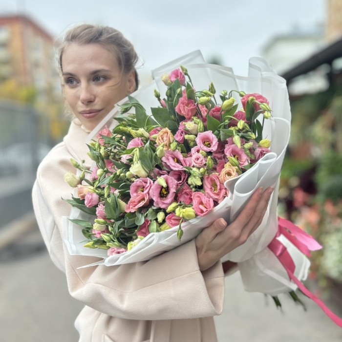 Букет из 51 розовой эустомы