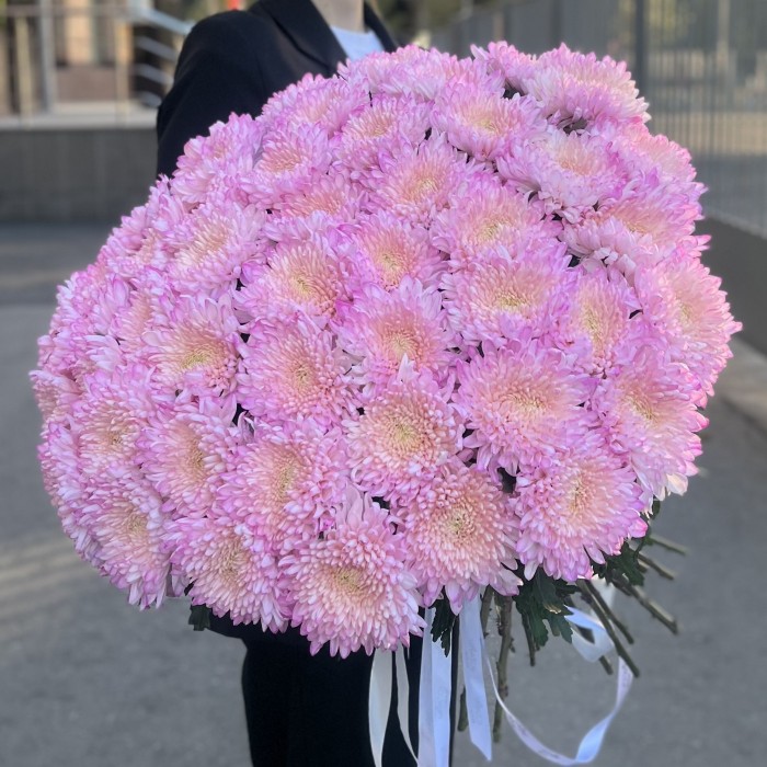 Букет из 51 розовой хризантемы Минка