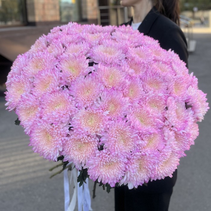 Букет из 51 розовой хризантемы Минка