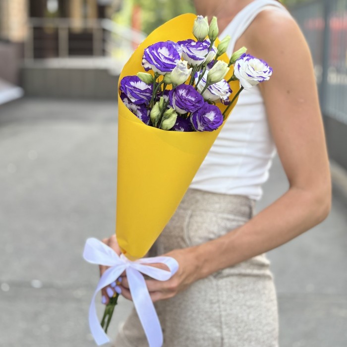 Букет из 5 бело-фиолетовых эустом