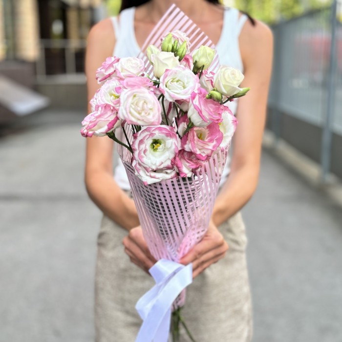 Букет из 5 бело-розовых эустом