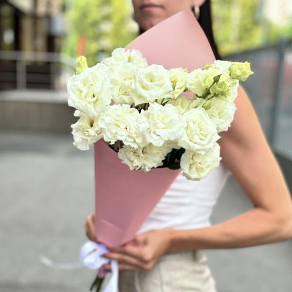 Букет из 5 белых махровых эустом