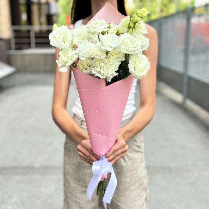 Букет из 5 белых махровых эустом