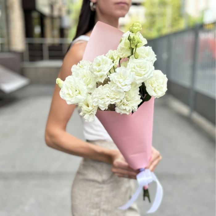 Букет из 5 белых махровых эустом