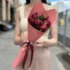 Букет из 5 бордовых пионов