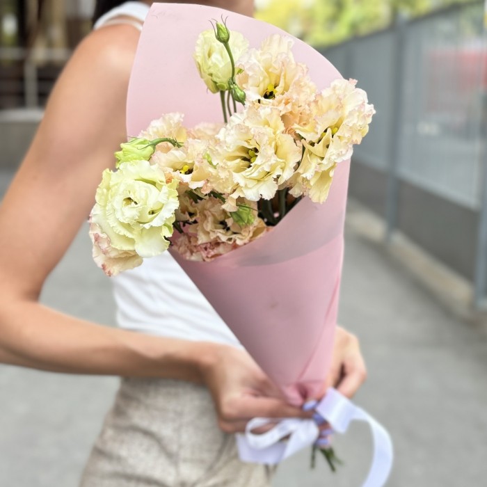 Букет из 5 махровых эустом Шампань