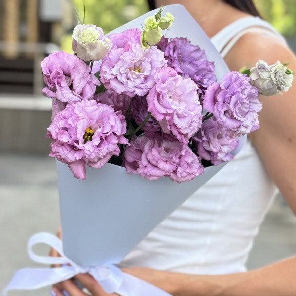 Букет из 5 махровых лавандовых эустом