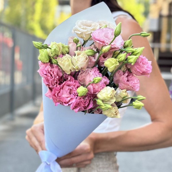 Букет из 5 махровых розовых эустом