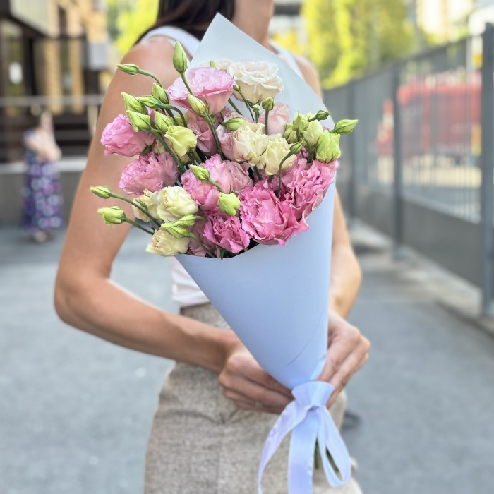 Букет из 5 махровых розовых эустом