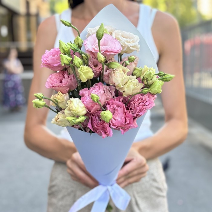 Букет из 5 махровых розовых эустом