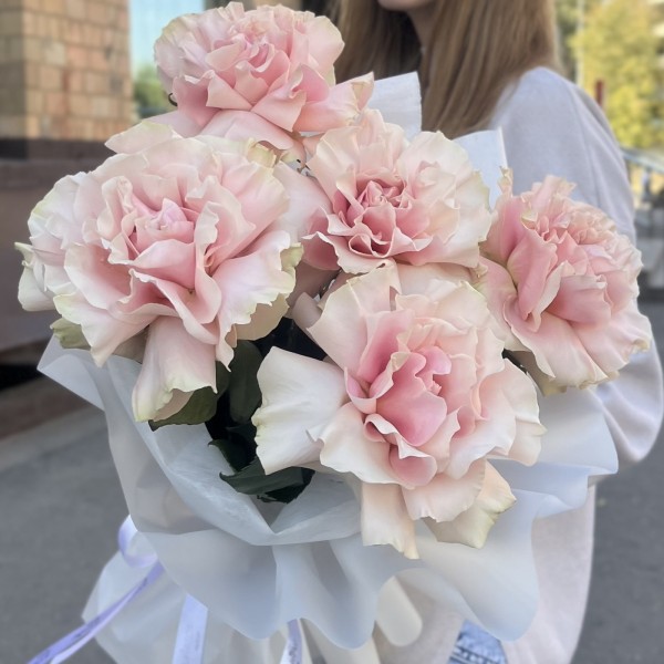 Букет из 5 пышных роз Пинк Мондиаль