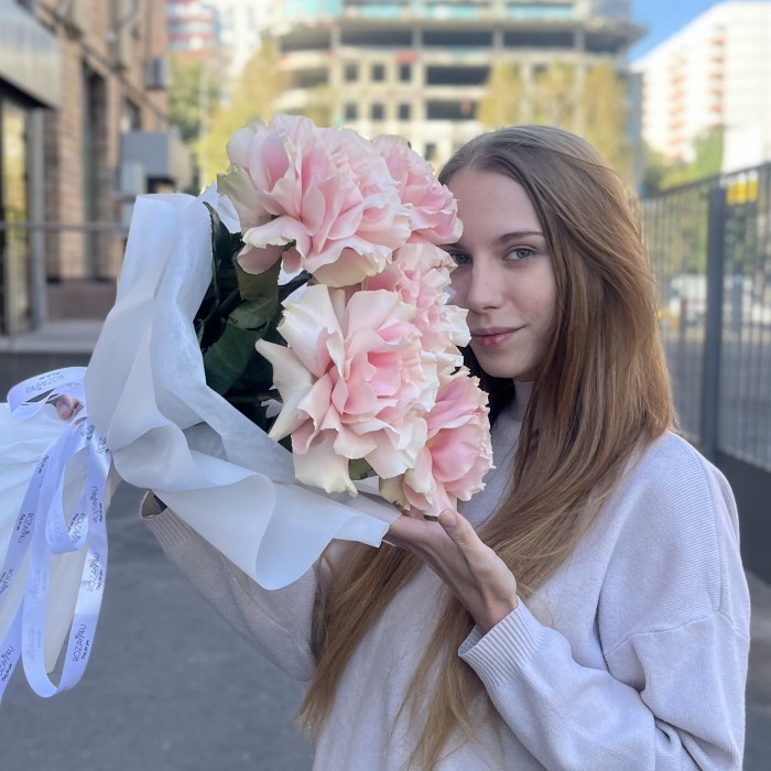 Букет из 5 пышных роз Пинк Мондиаль