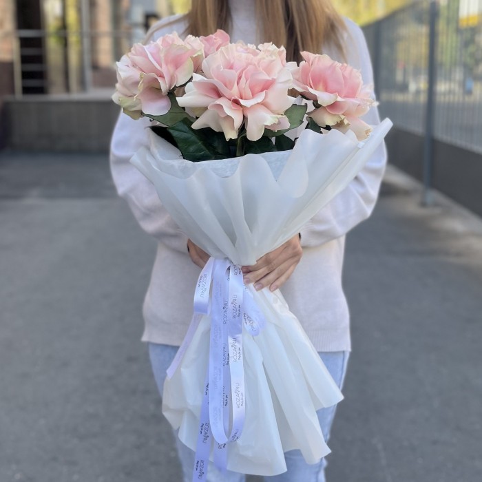 Букет из 5 пышных роз Пинк Мондиаль