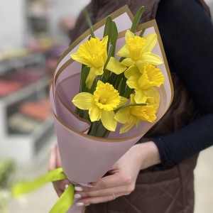 Букет из 5 желтых нарциссов