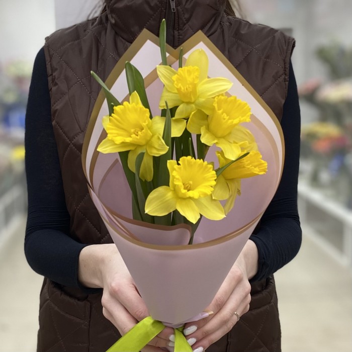 Букет из 5 желтых нарциссов