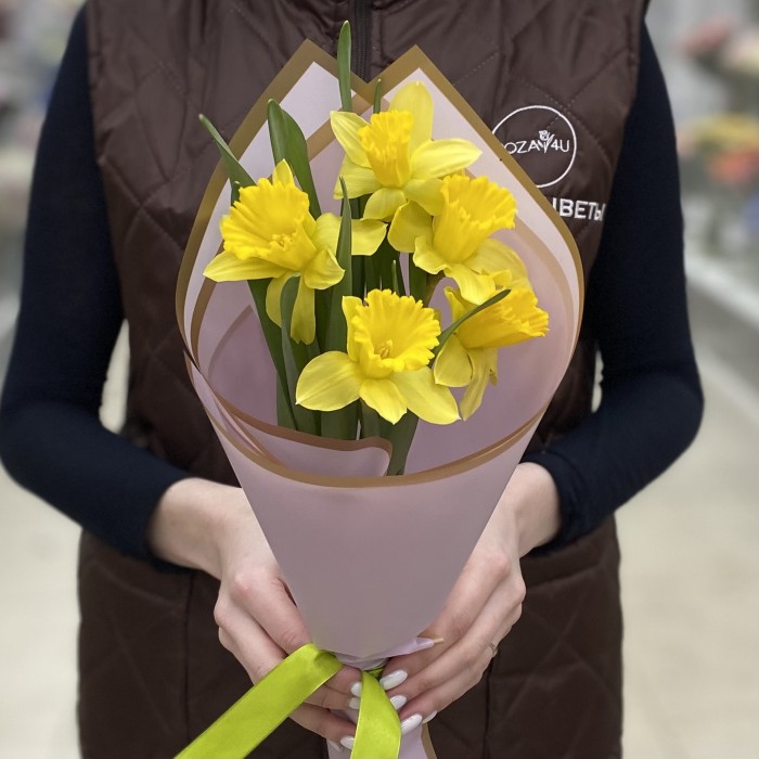 Букет из 5 желтых нарциссов