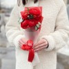 5 красных Ранункулюсов с эвкалиптом
