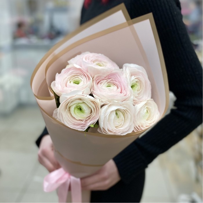 Букет из 7 Ранункулюсов Ханой