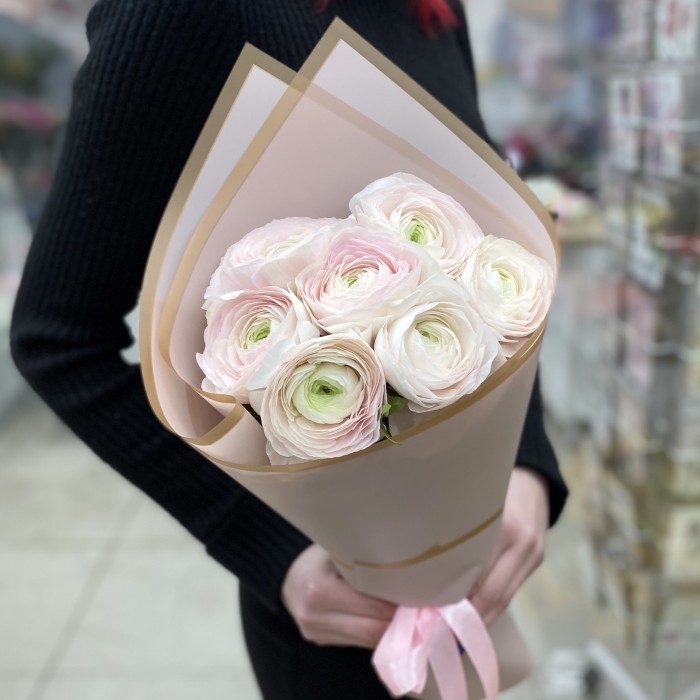 Букет из 7 Ранункулюсов Ханой