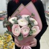 Букет из 7 Ранункулюсов с эвкалиптом