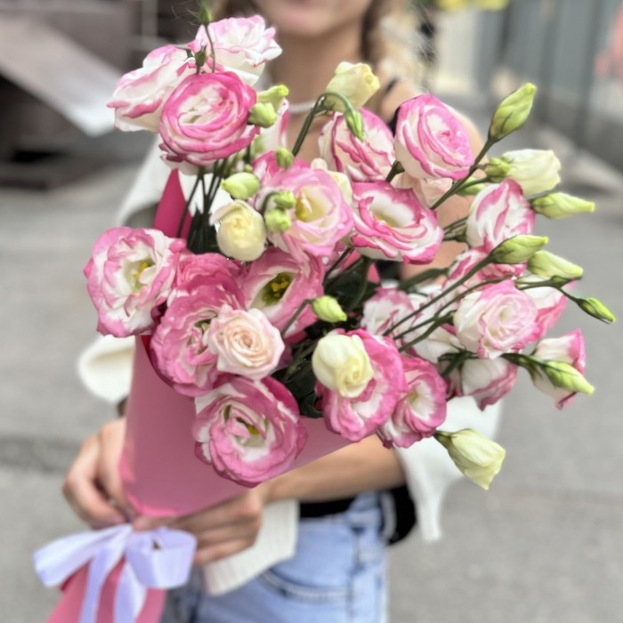 Букет из 7 бело-розовых эустом