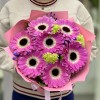 Букет из 7 розовых гербер с агапантусом