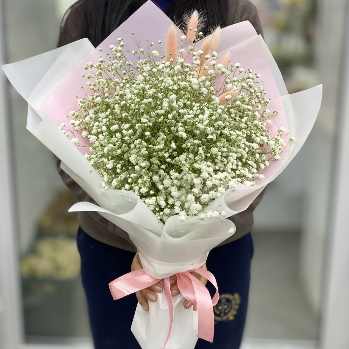 Букет из 7 гипсофил с лагурусом