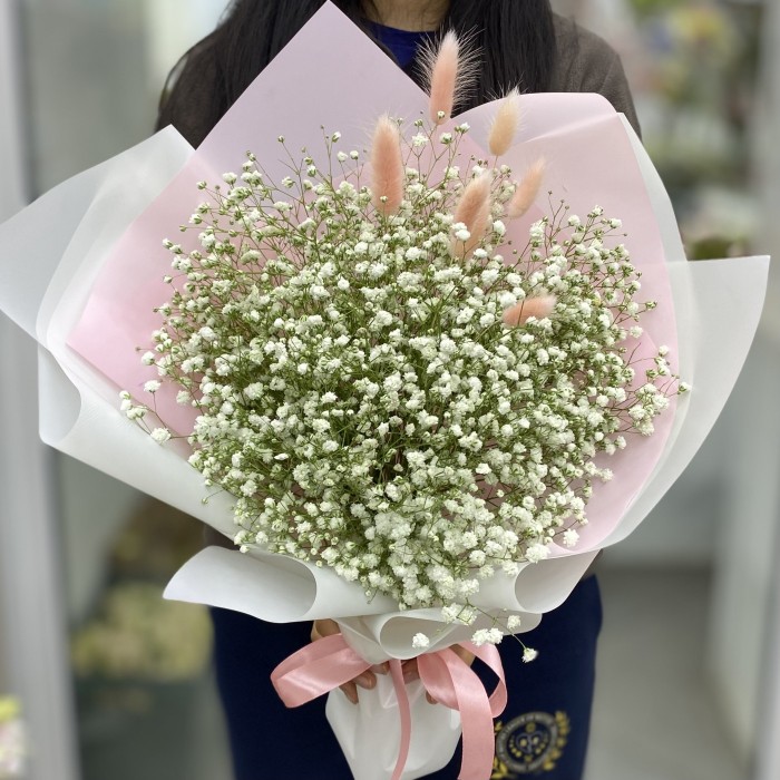 Букет из 7 гипсофил с лагурусом