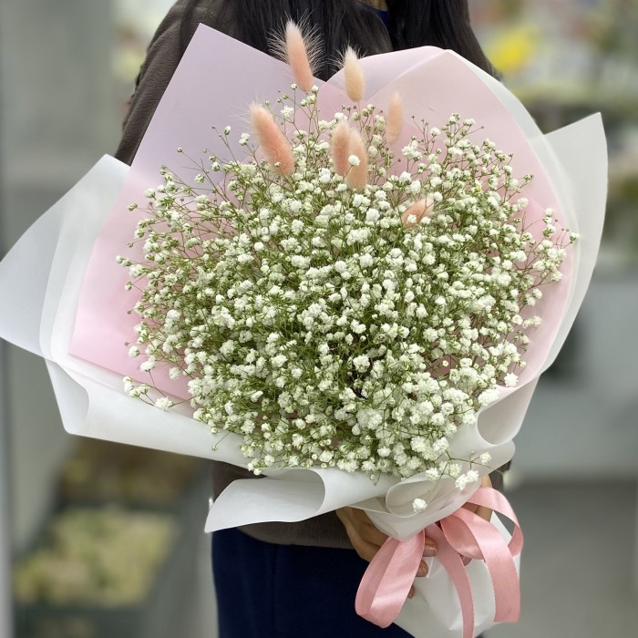 Букет из 7 гипсофил с лагурусом