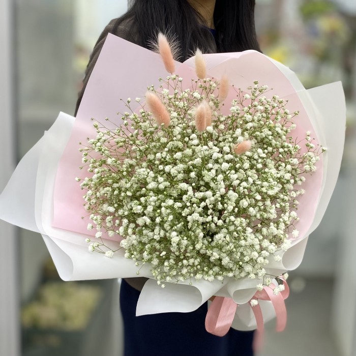 Букет из 7 гипсофил с лагурусом