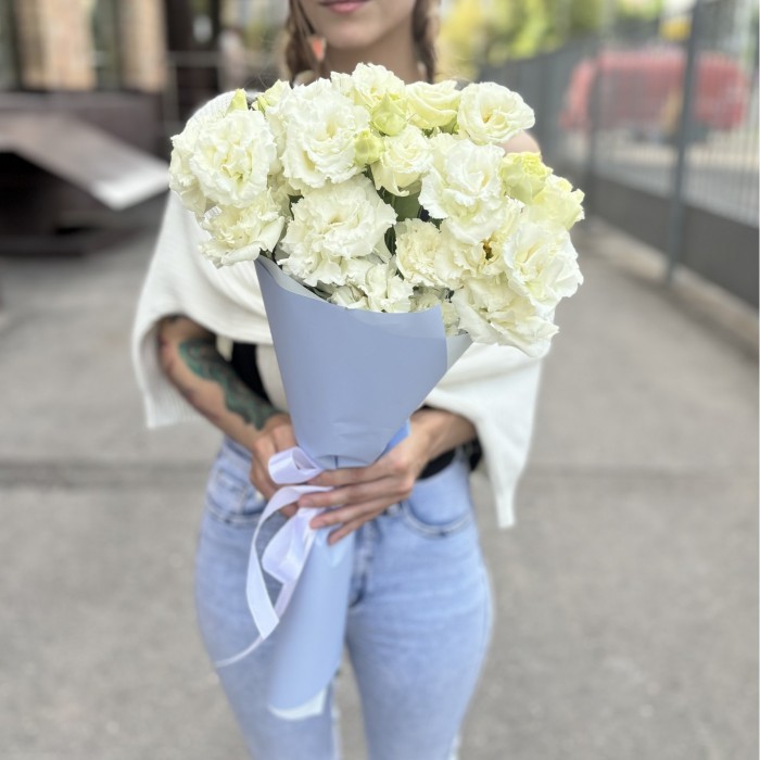 Букет из 7 махровых белых эустом