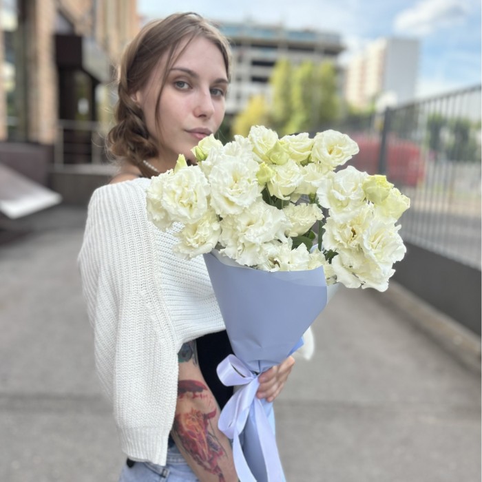 Букет из 7 махровых белых эустом