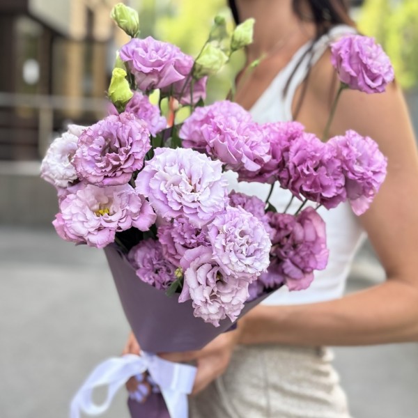 Букет из 7 махровых лавандовых эустом