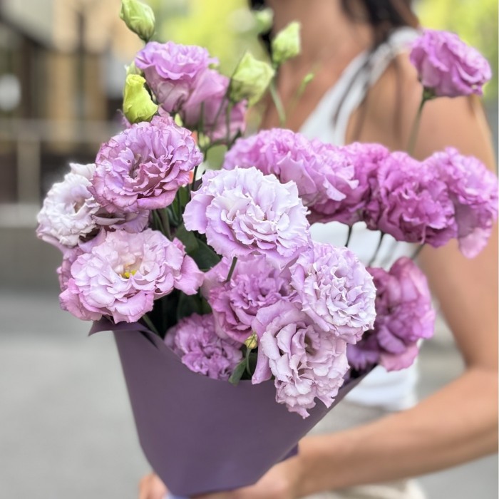 Букет из 7 махровых лавандовых эустом