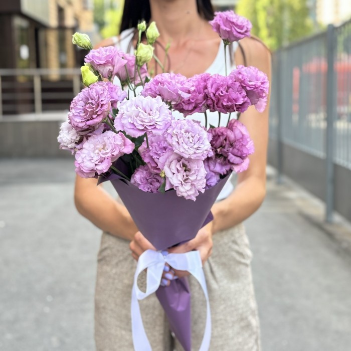 Букет из 7 махровых лавандовых эустом