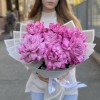 Букет из 7 пышных сиреневых роз Куинс Краун
